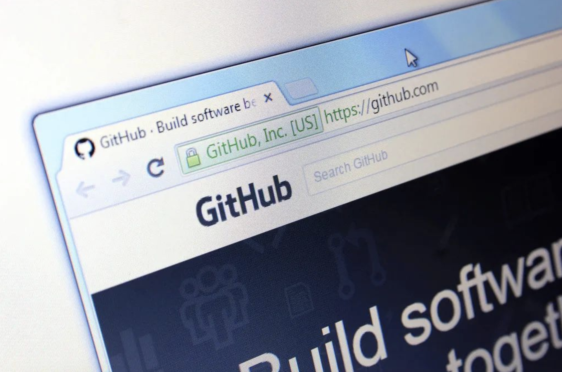 GitHub 接连封杀开源项目惹众怒，CEO 亲自道歉！