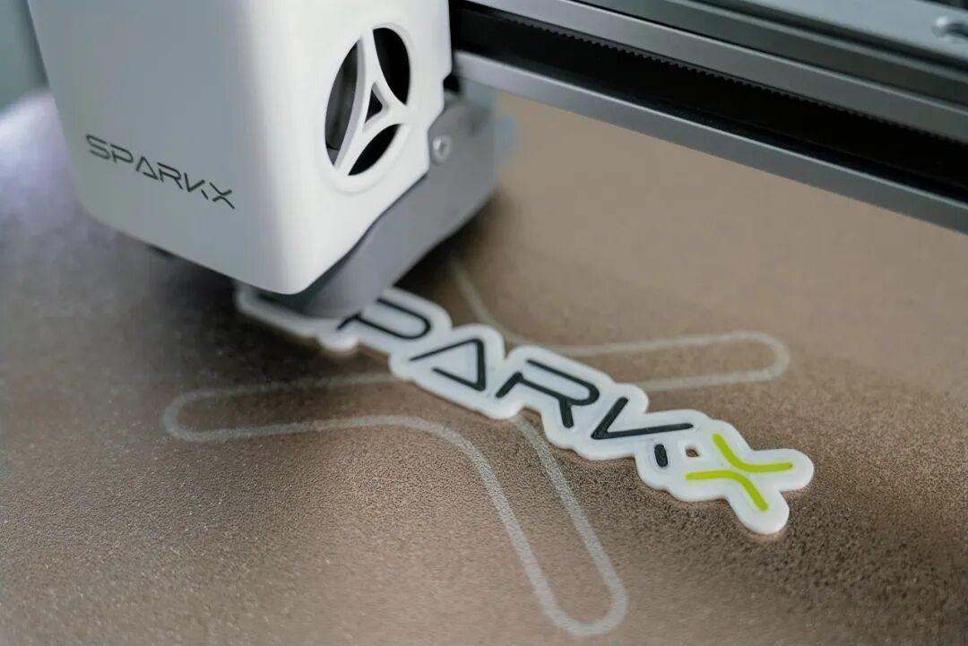 SPARKX i7：一台能够走进家庭的智能3D打印机