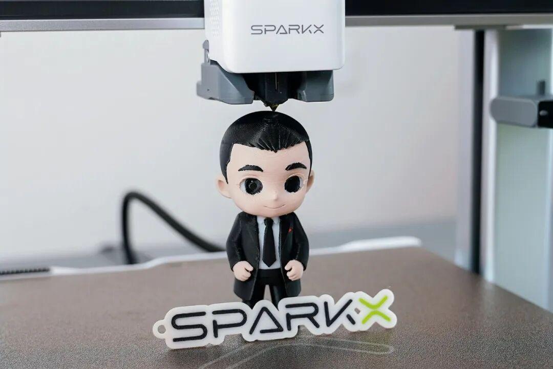 SPARKX i7：一台能够走进家庭的智能3D打印机