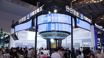 人眼看不出的伪造，AI如何识别？实测合合信息跨模态鉴伪与去反光技术